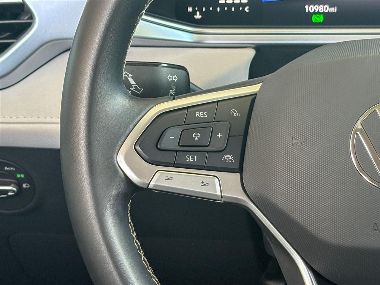 Volkswagen Taos  2025