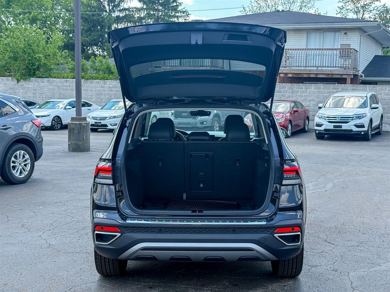 Volkswagen Taos  2025