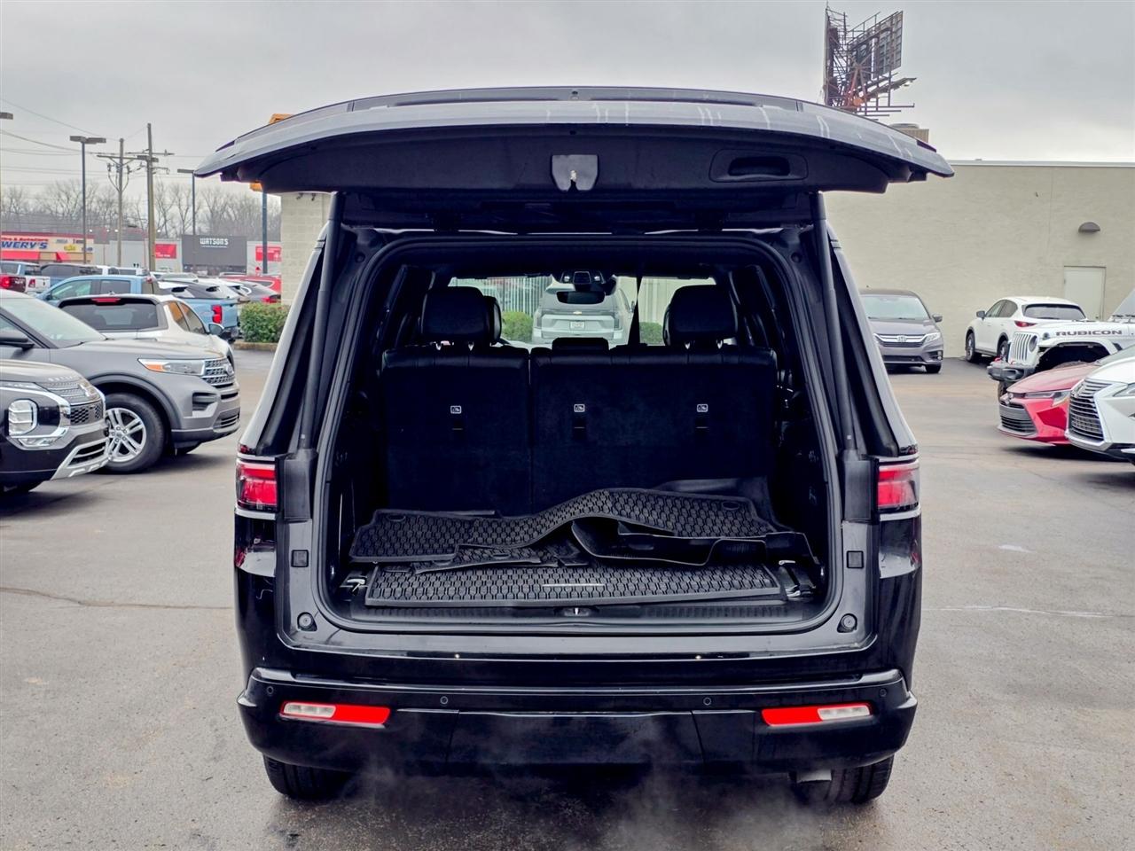 Jeep Wagoneer L  2024