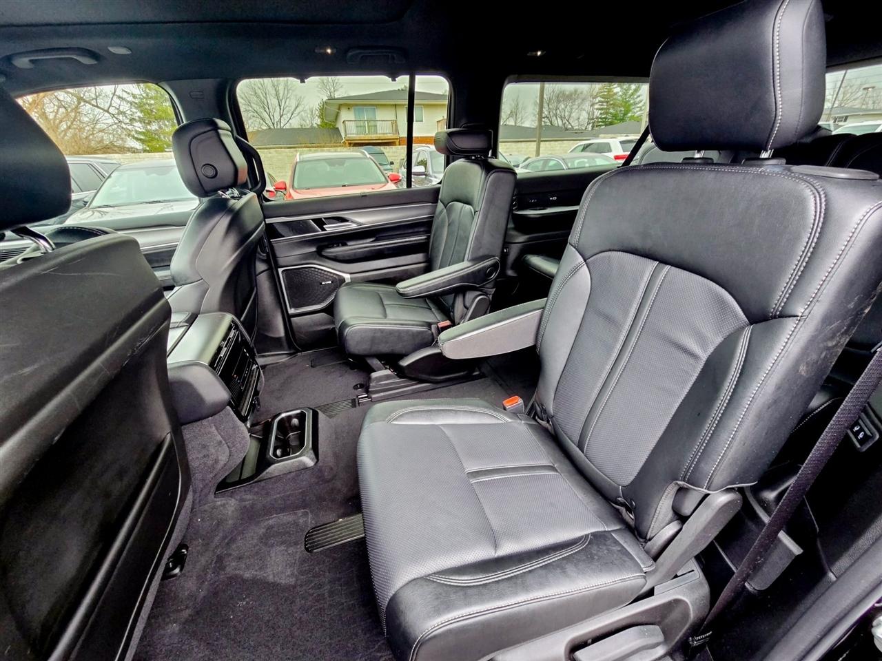 Jeep Wagoneer L  2024