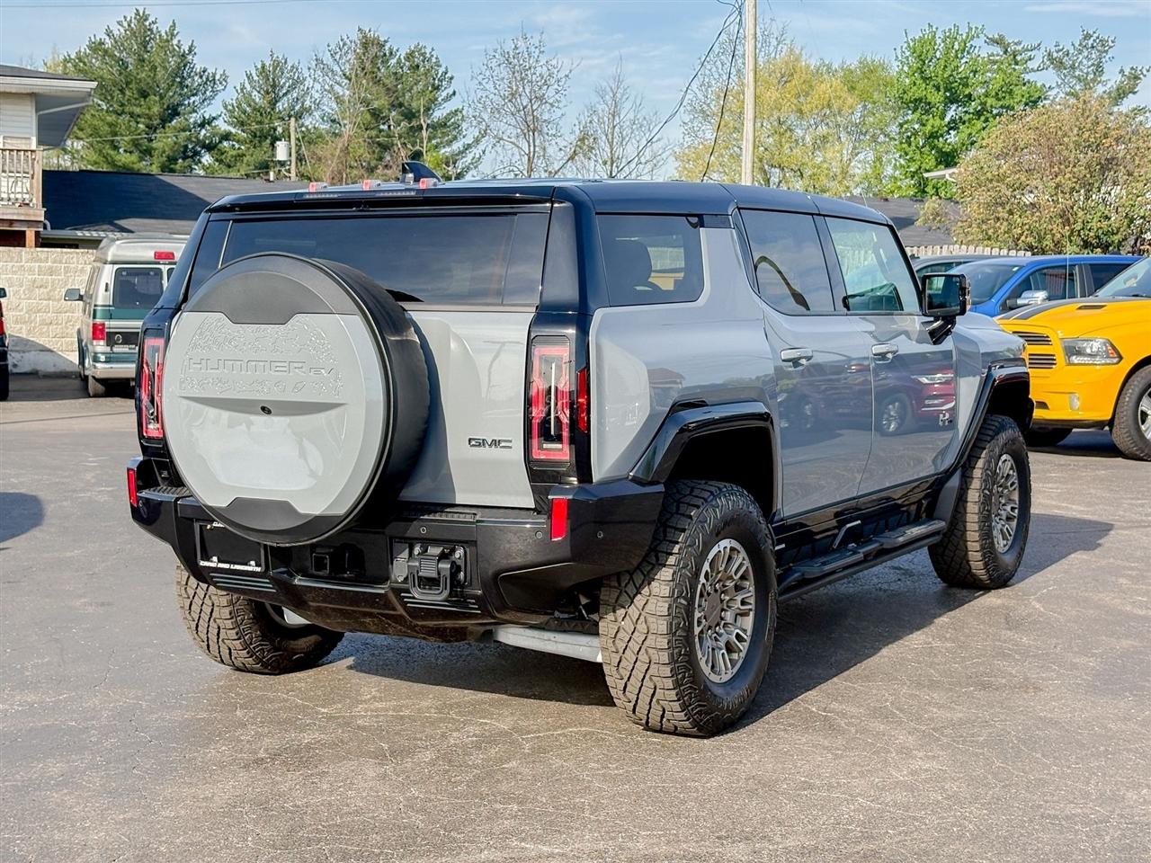 GMC HUMMER EV SUV  2024