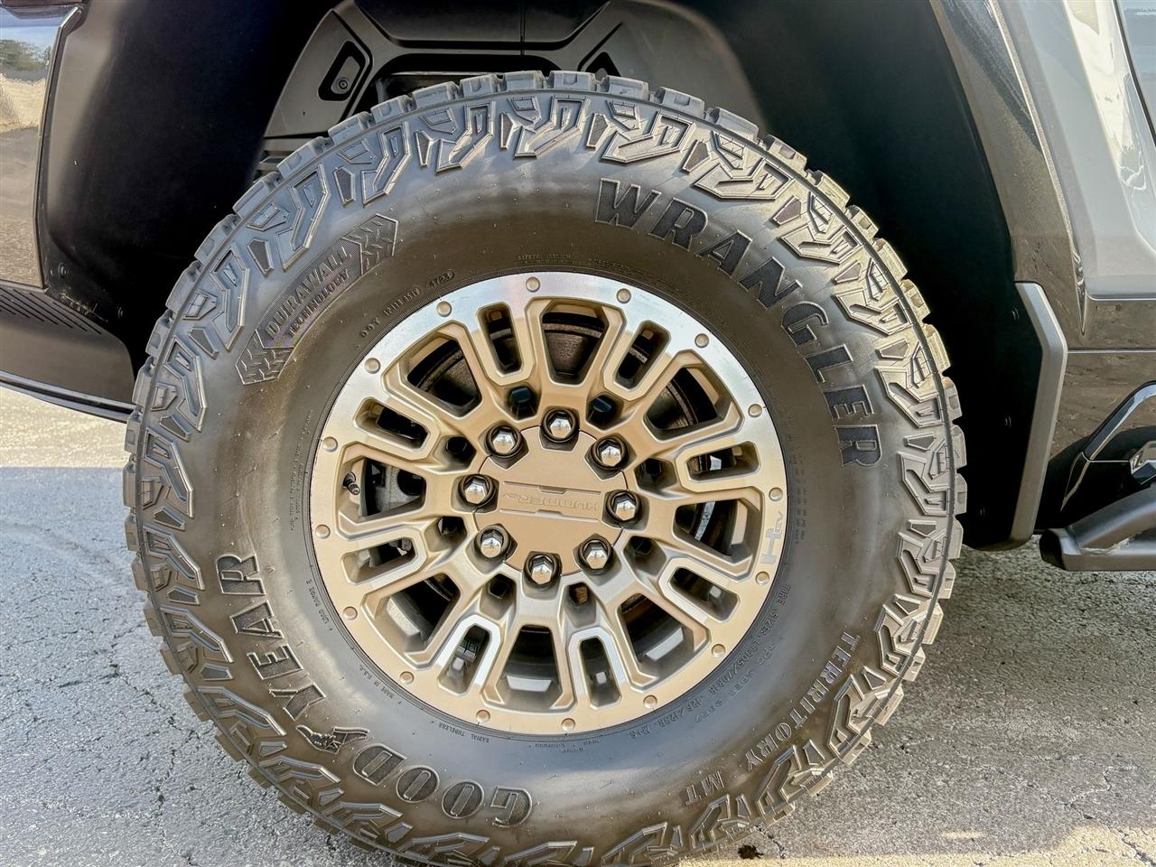 GMC HUMMER EV SUV  2024