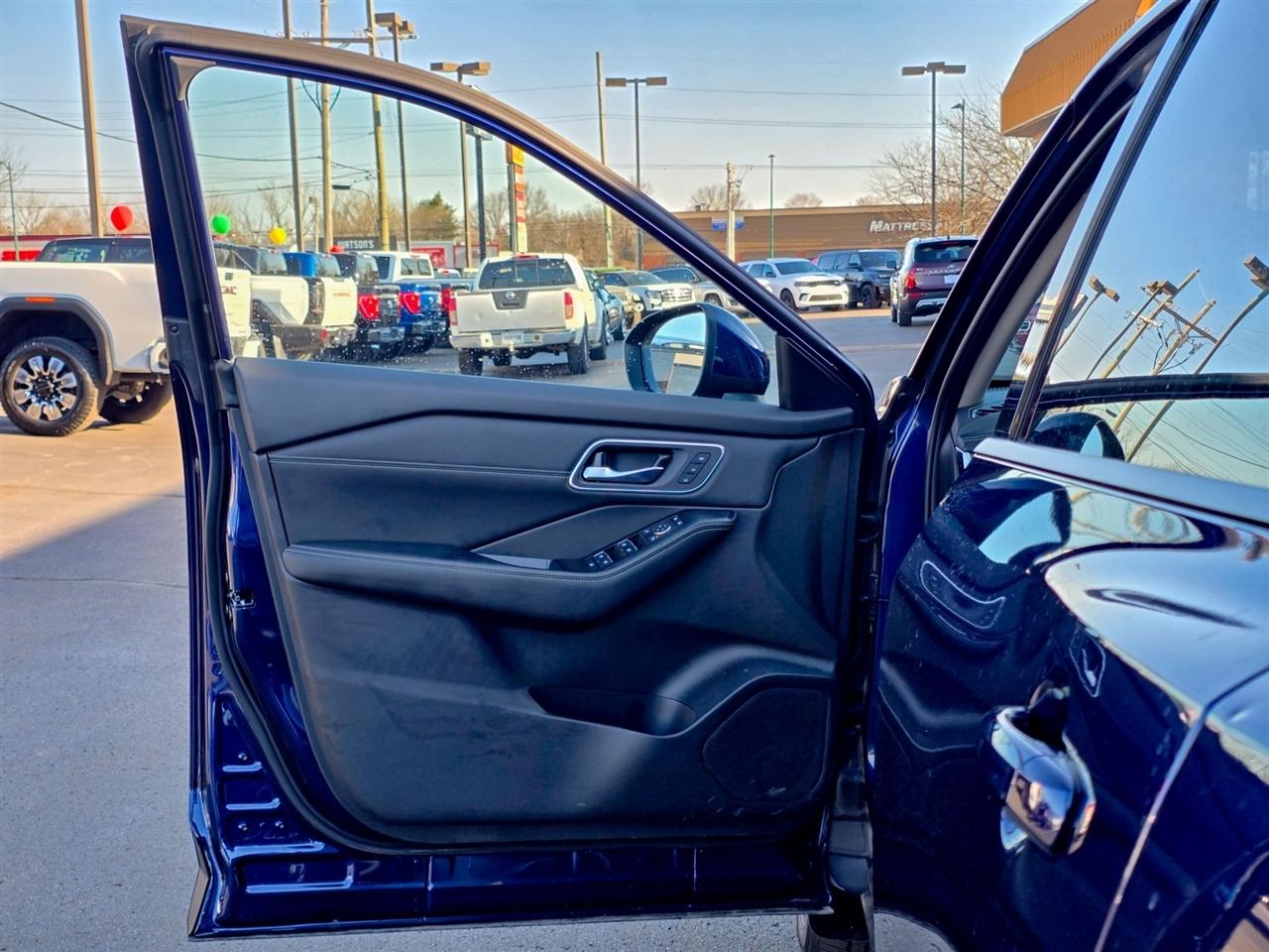 Nissan Rogue Platinum AWD 2025