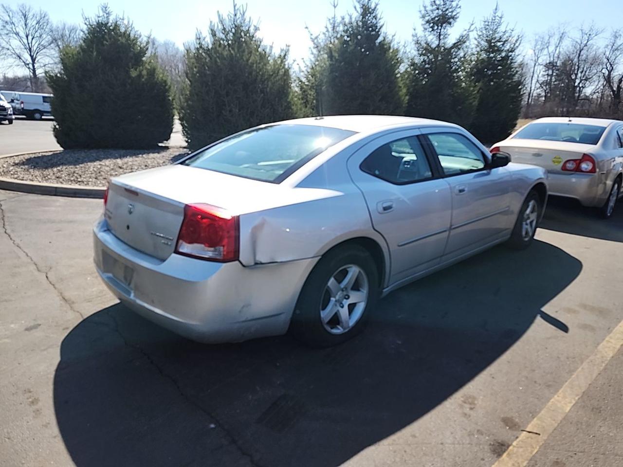 Dodge Charger 4dr Sdn SXT RWD 2010