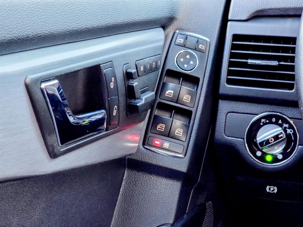 Mercedes-Benz GLK-Class  2010