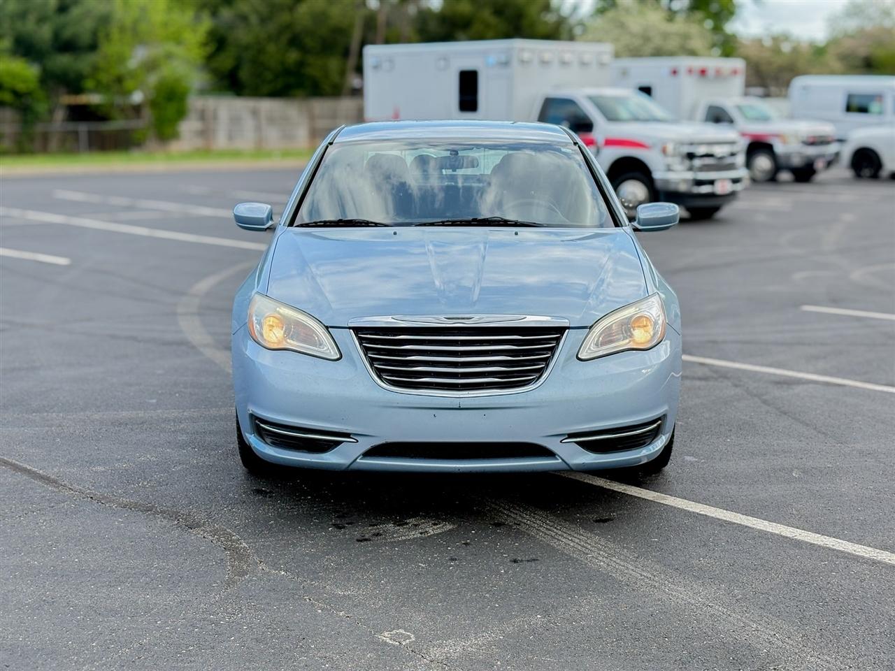 Chrysler 200  2013