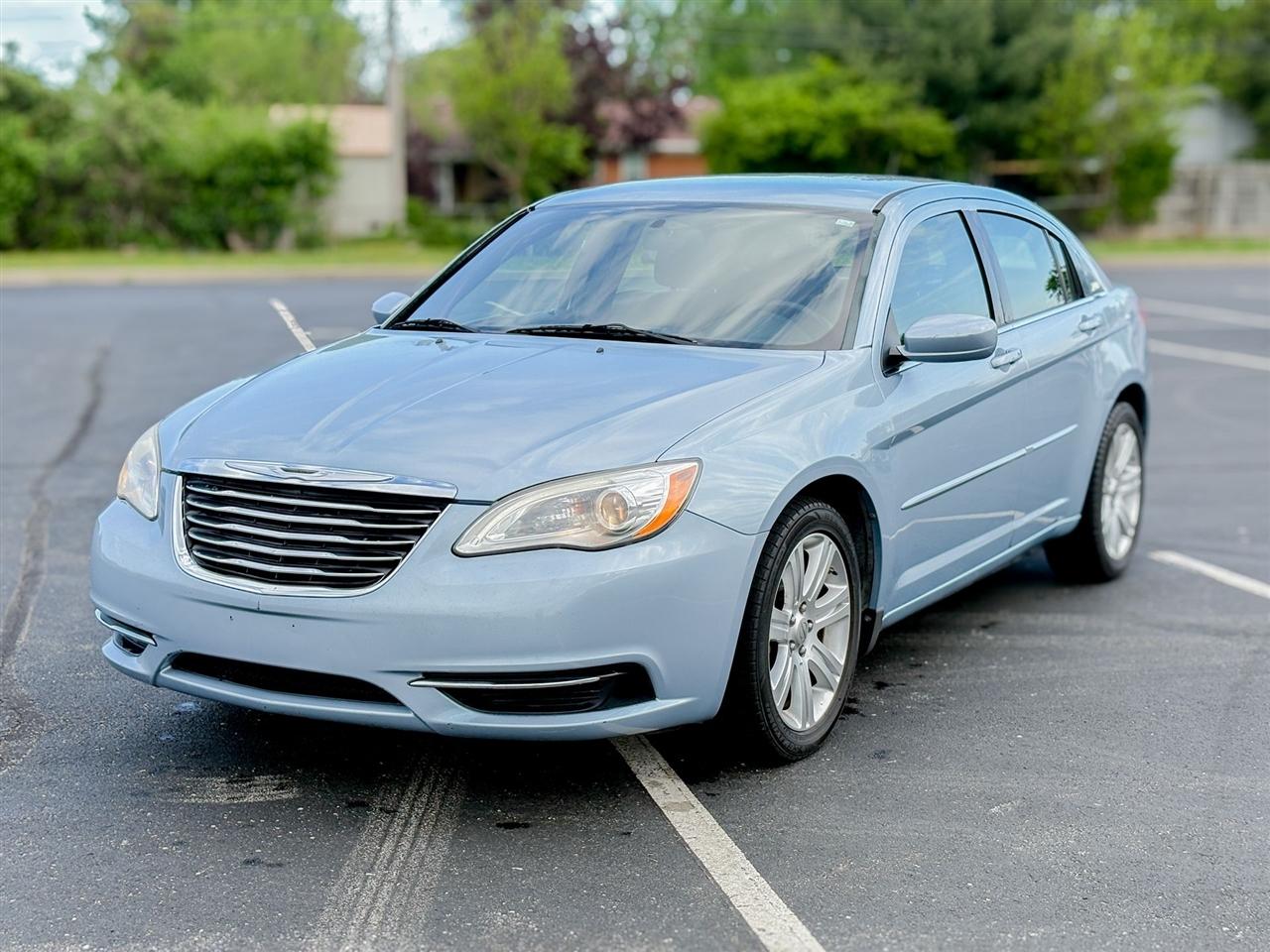 Chrysler 200  2013