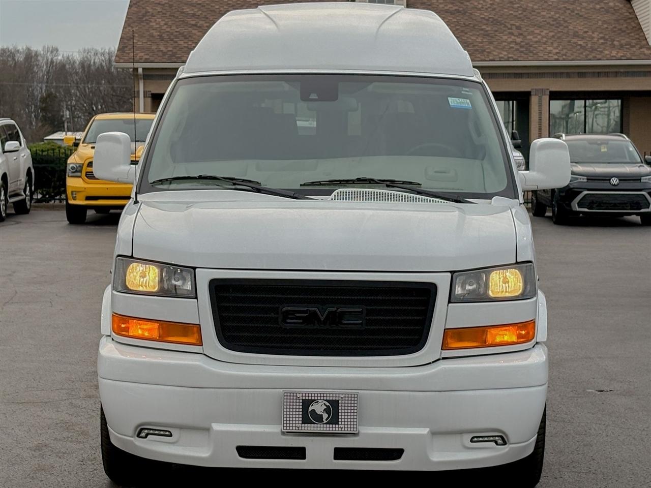 GMC Savana Cargo Van  2025