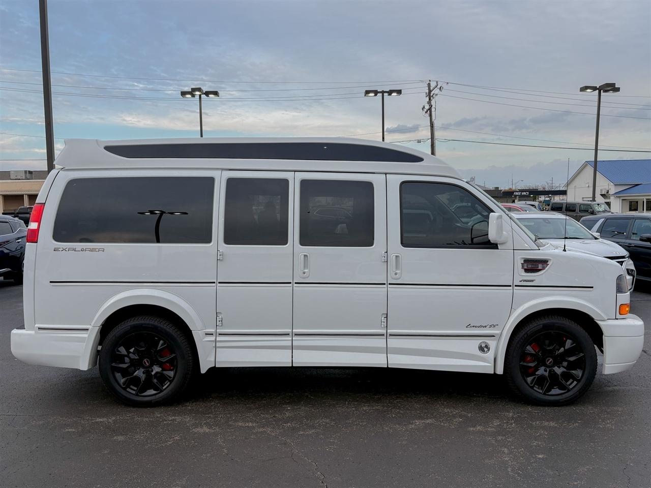 GMC Savana Cargo Van  2025