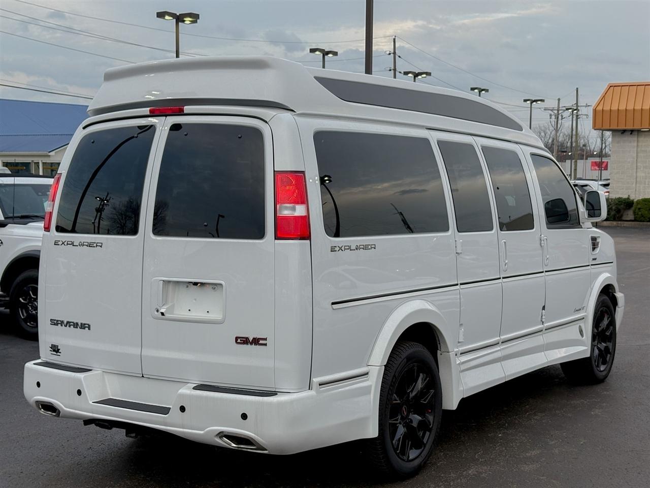 GMC Savana Cargo Van  2025