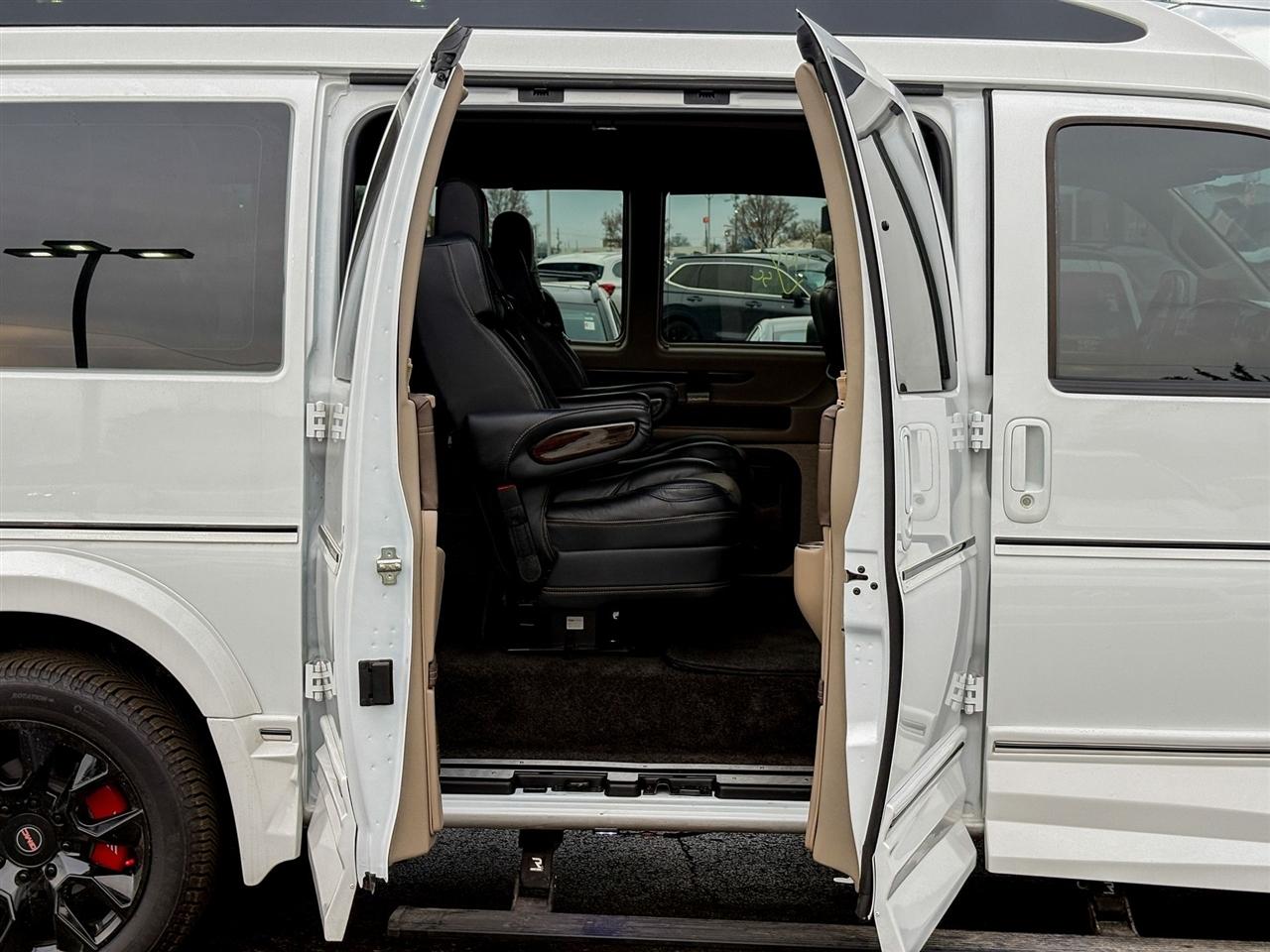 GMC Savana Cargo Van  2025