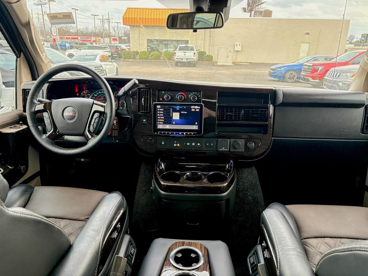 GMC Savana Cargo Van  2025