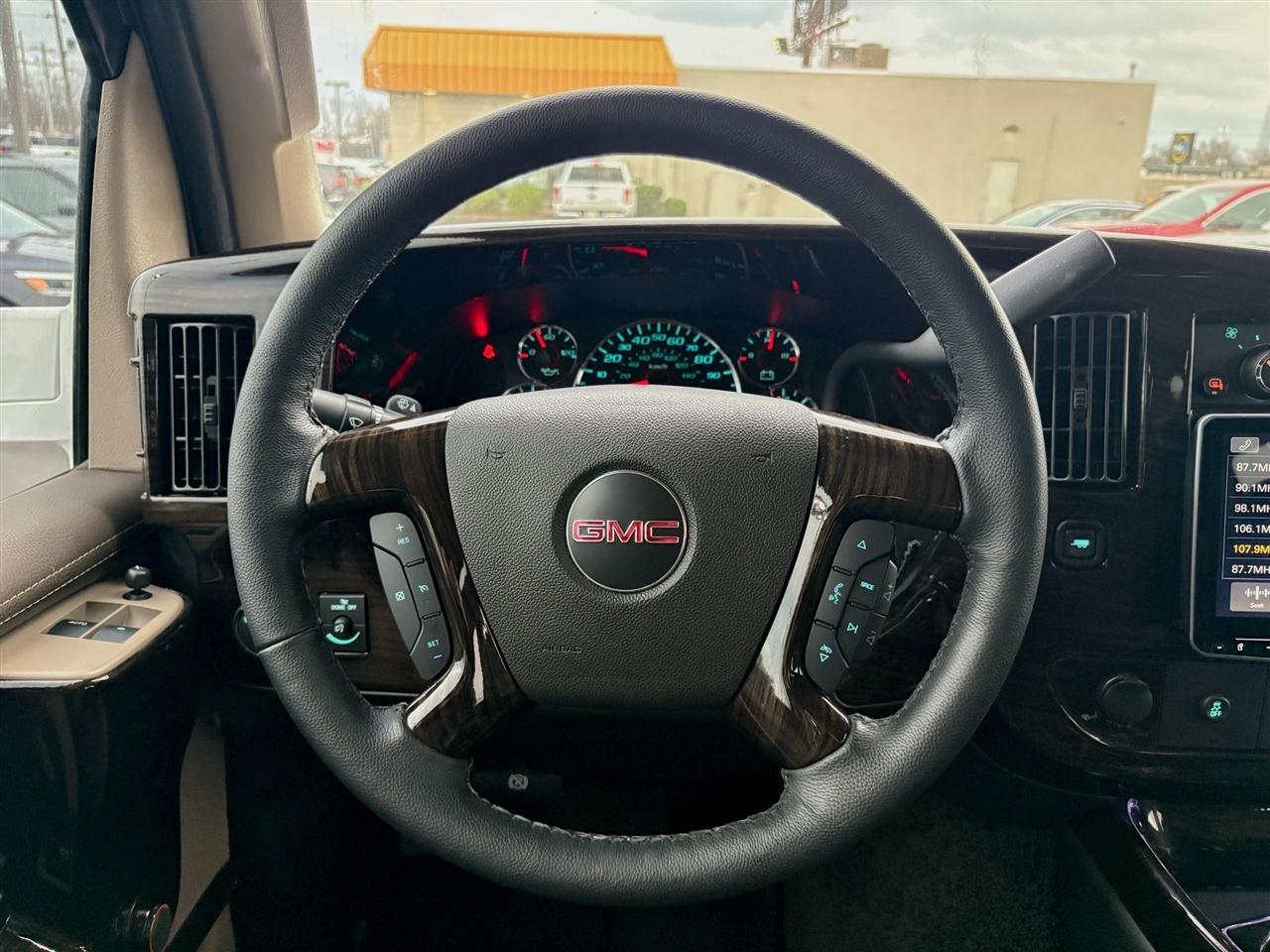 GMC Savana Cargo Van  2025