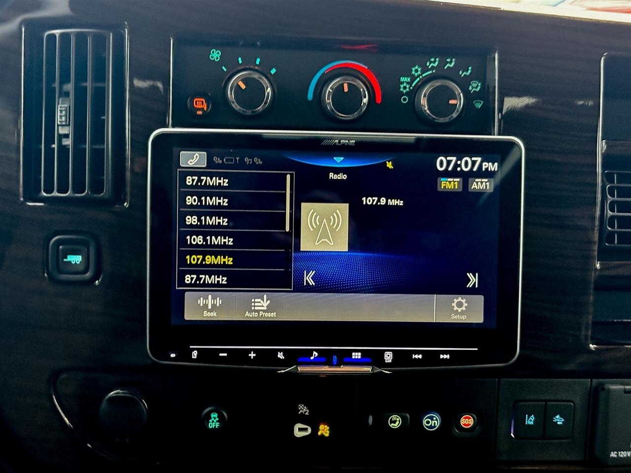 GMC Savana Cargo Van  2025