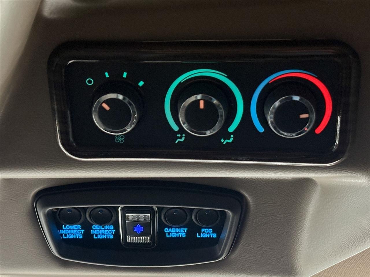 GMC Savana Cargo Van  2025