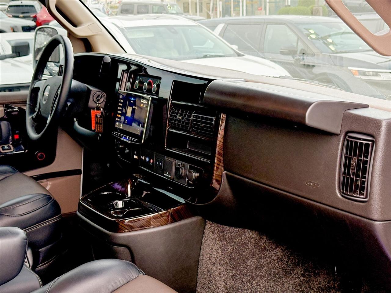 GMC Savana Cargo Van  2025