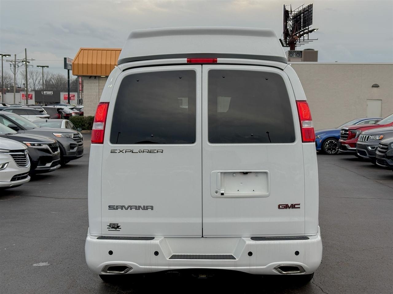 GMC Savana Cargo Van  2025