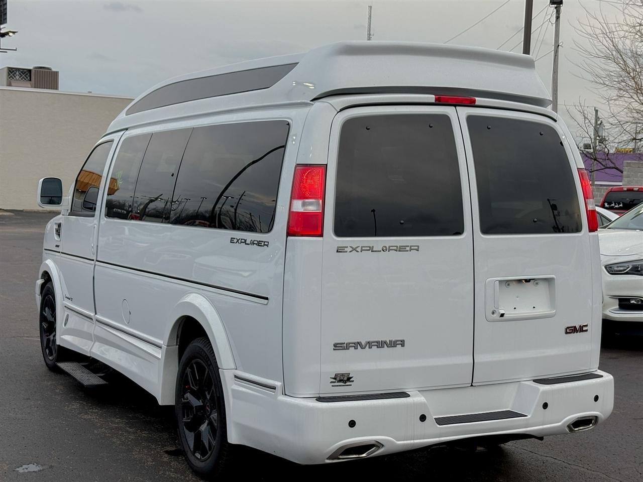 GMC Savana Cargo Van  2025