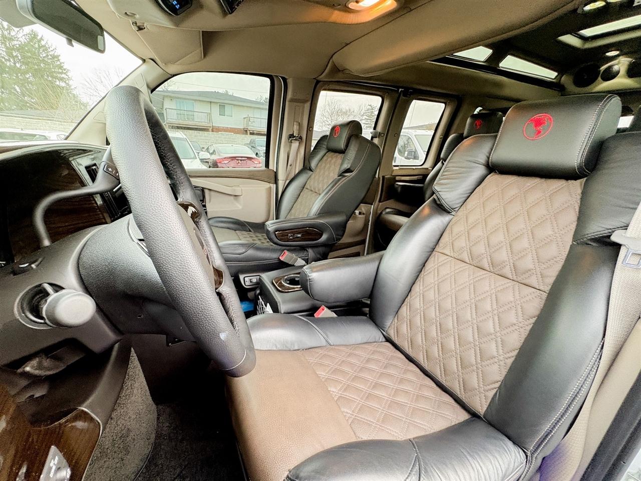 GMC Savana Cargo Van  2025