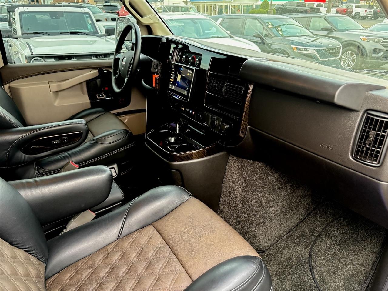 GMC Savana Cargo Van  2025