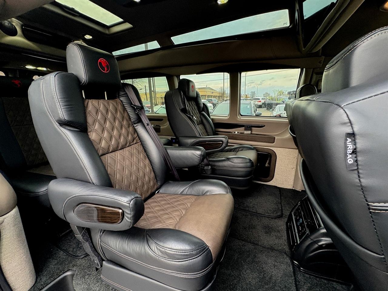 GMC Savana Cargo Van  2025