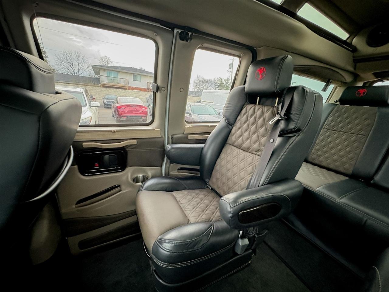 GMC Savana Cargo Van  2025