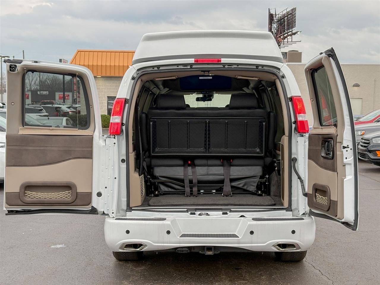 GMC Savana Cargo Van  2025