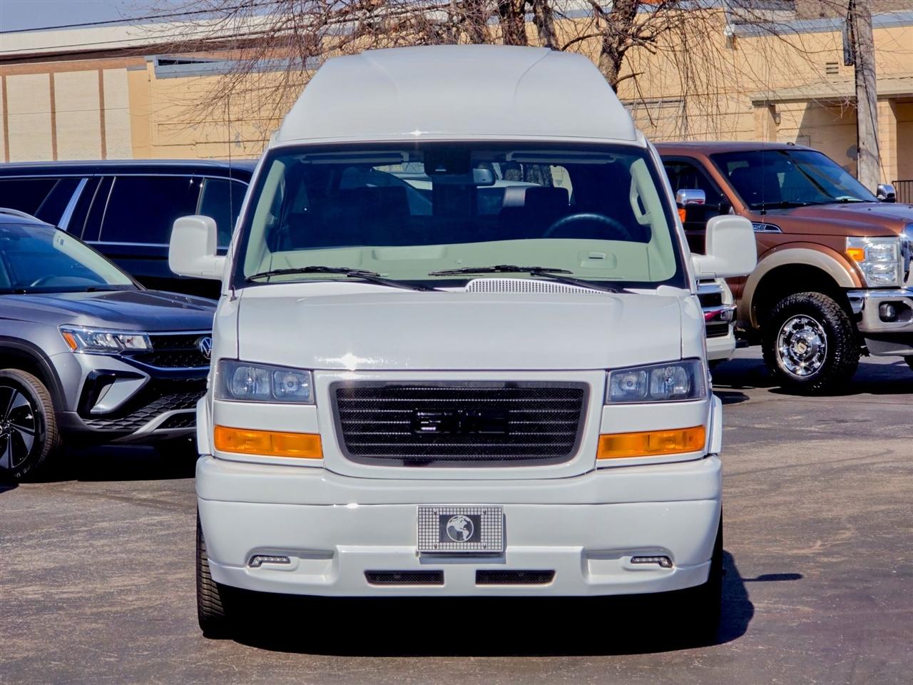 GMC Savana Cargo Van  2025