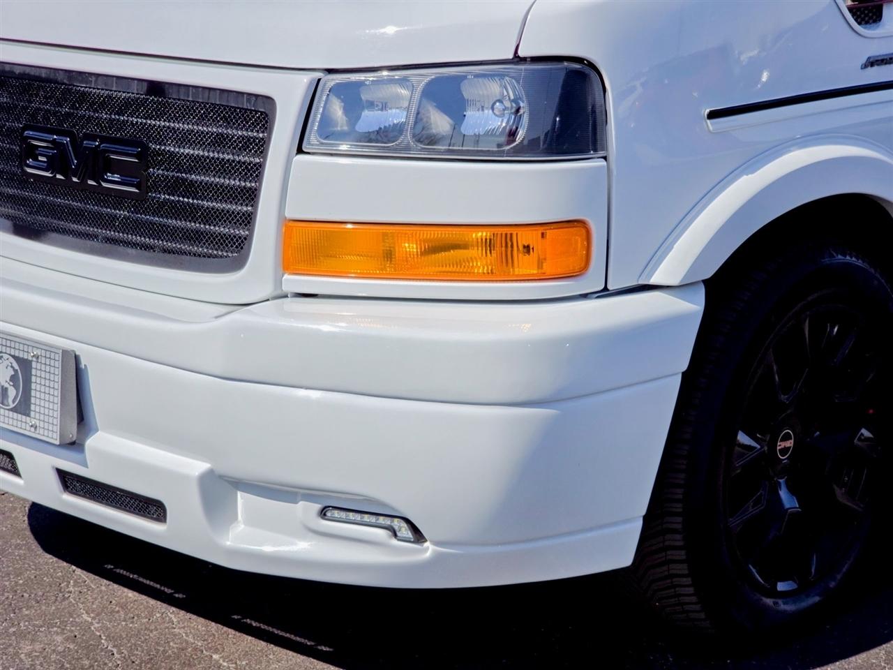 GMC Savana Cargo Van  2025