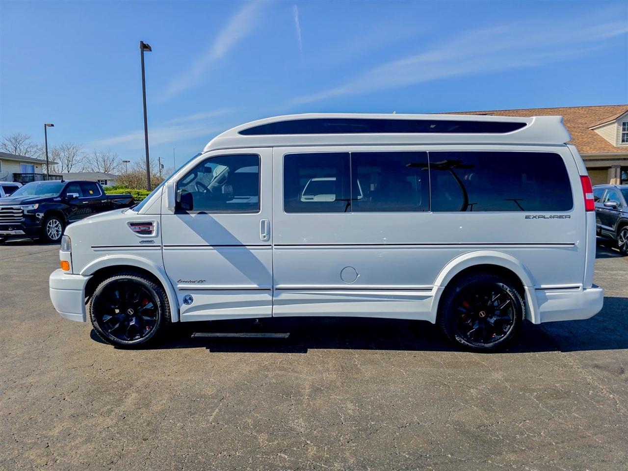 GMC Savana Cargo Van  2025