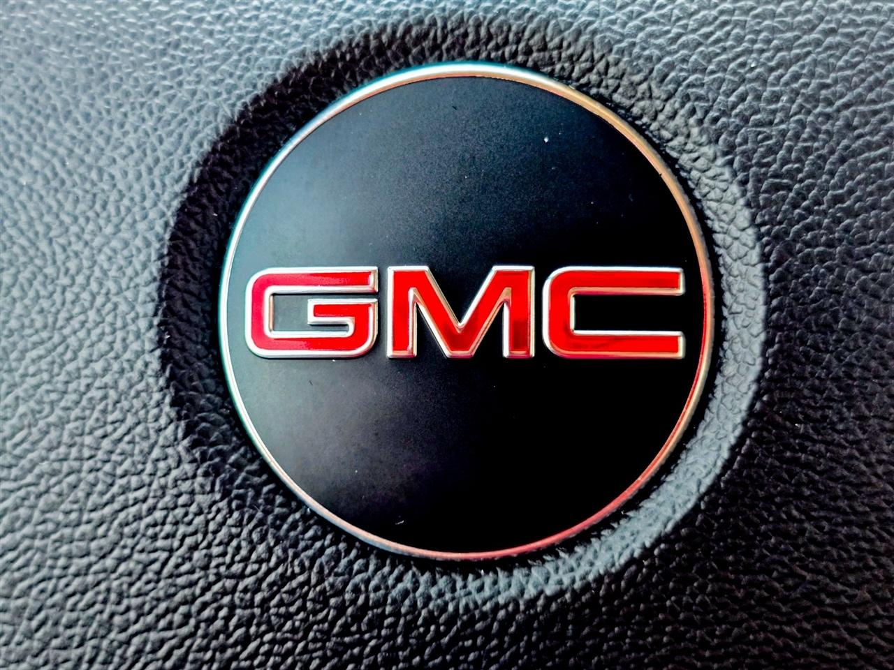 GMC Savana Cargo Van  2025