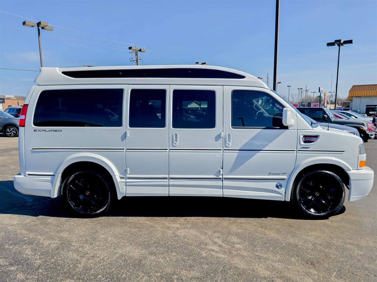 GMC Savana Cargo Van  2025