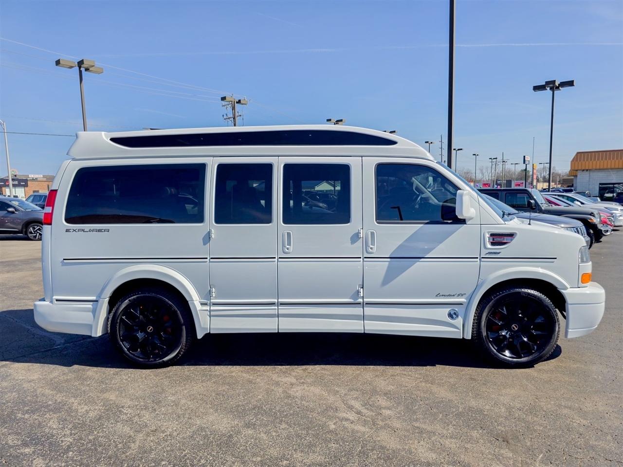 GMC Savana Cargo Van  2025