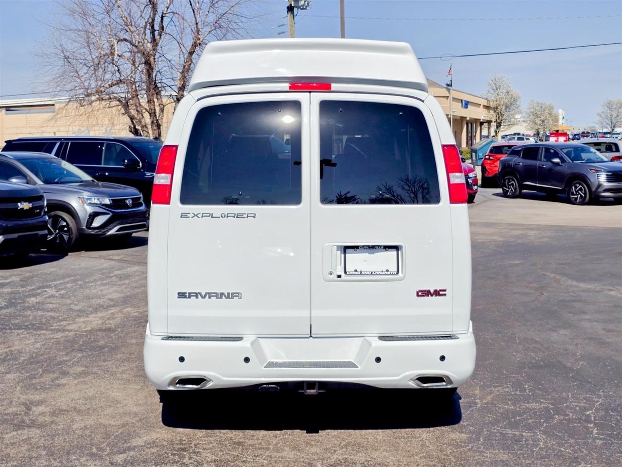 GMC Savana Cargo Van  2025