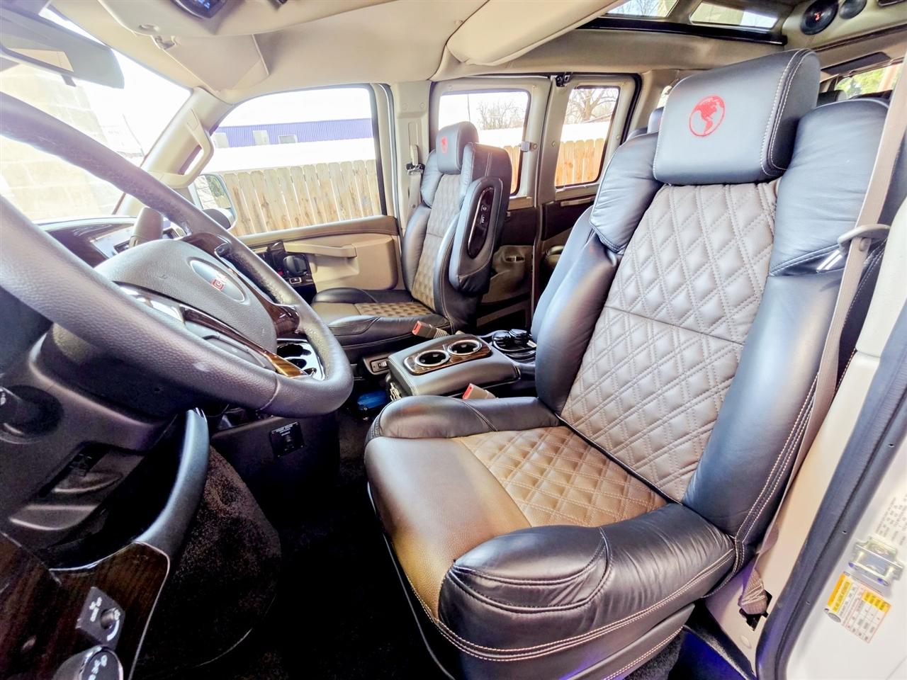 GMC Savana Cargo Van  2025