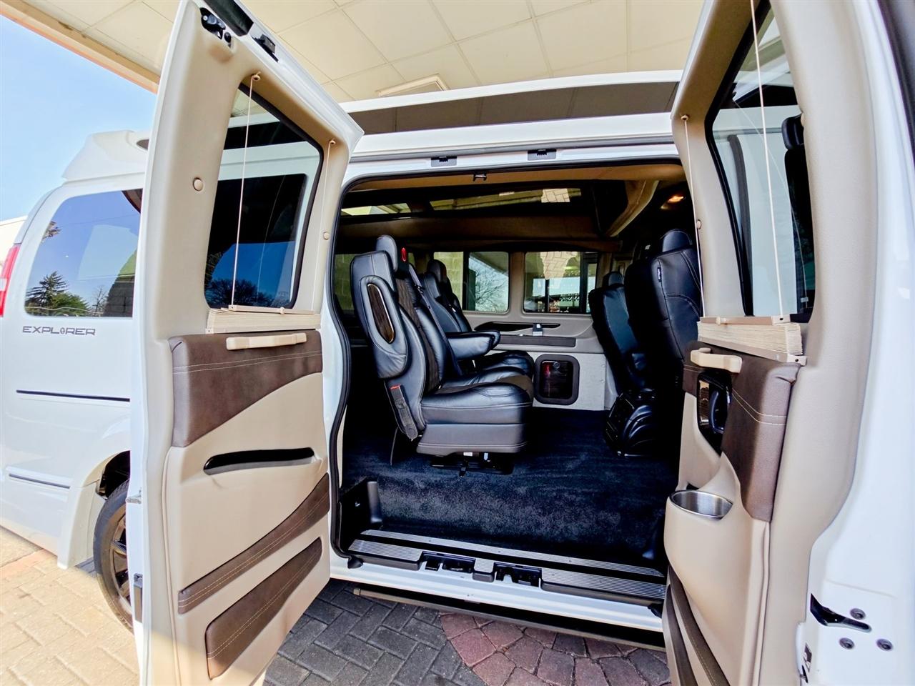 GMC Savana Cargo Van  2025