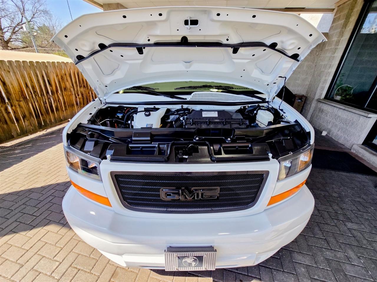 GMC Savana Cargo Van  2025