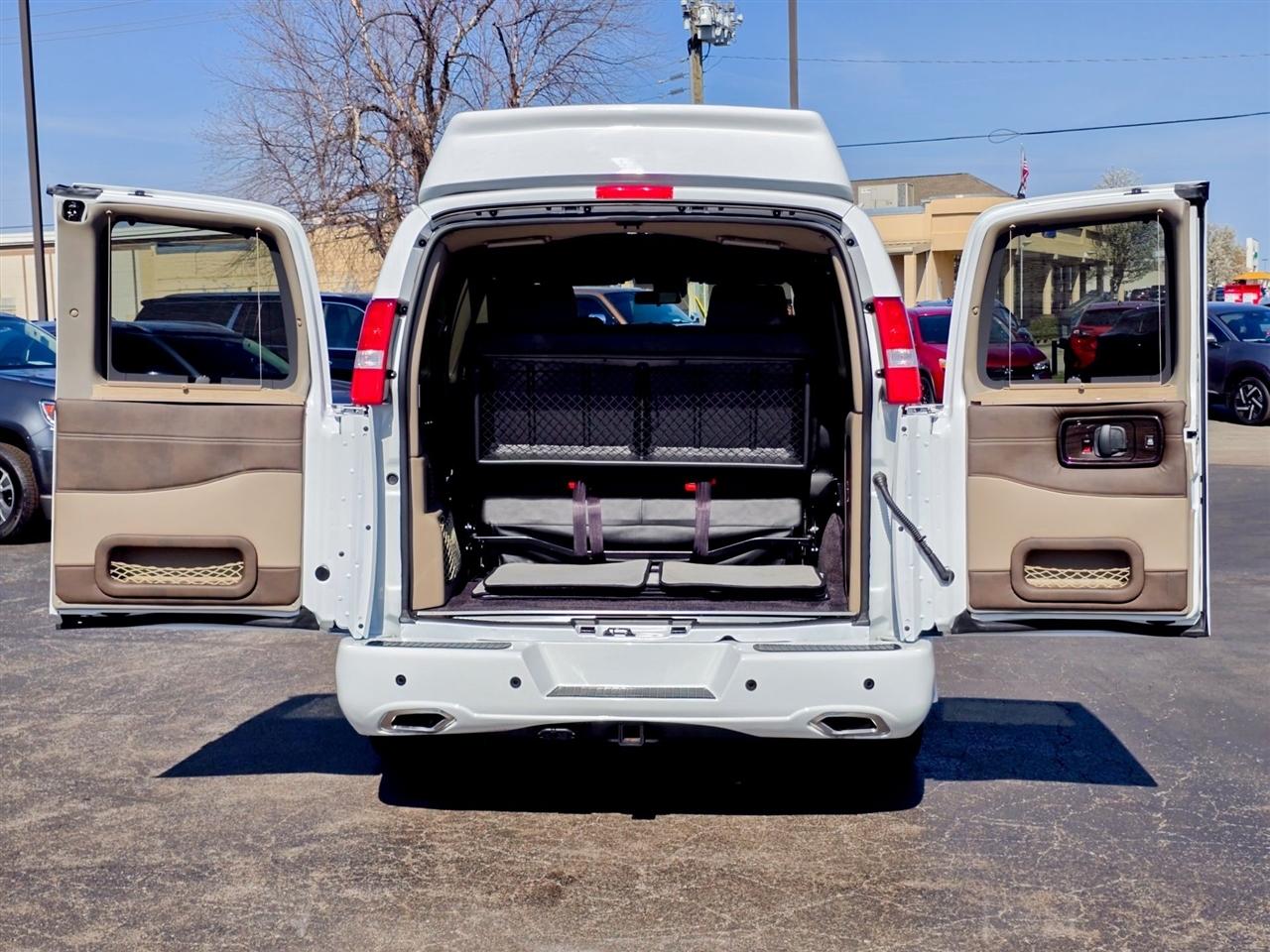 GMC Savana Cargo Van  2025