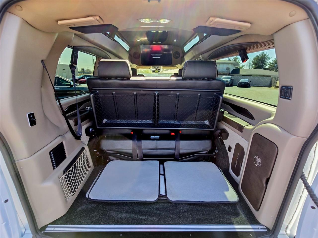 GMC Savana Cargo Van  2025