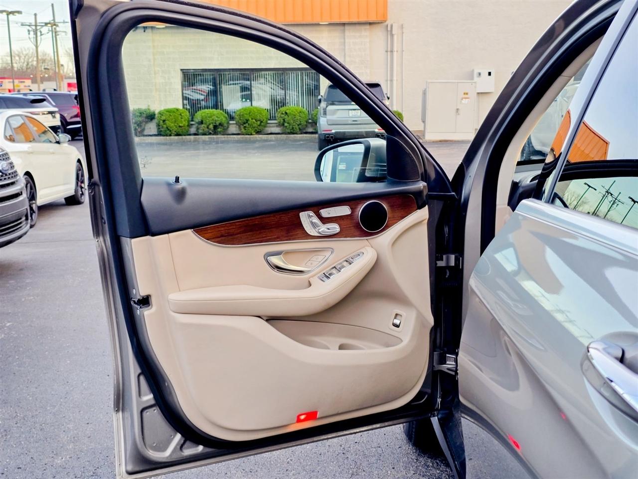 Mercedes-Benz GLC  2021