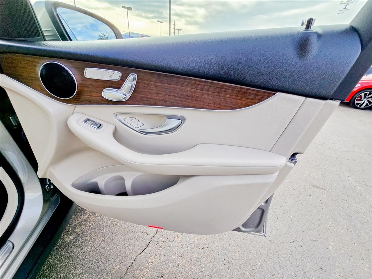 Mercedes-Benz GLC  2021