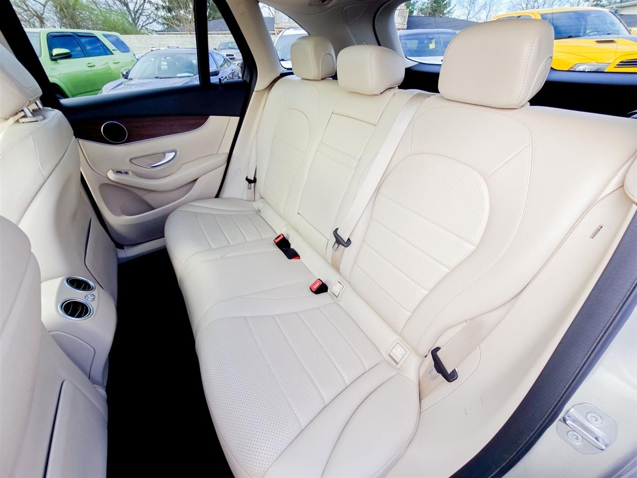 Mercedes-Benz GLC  2021