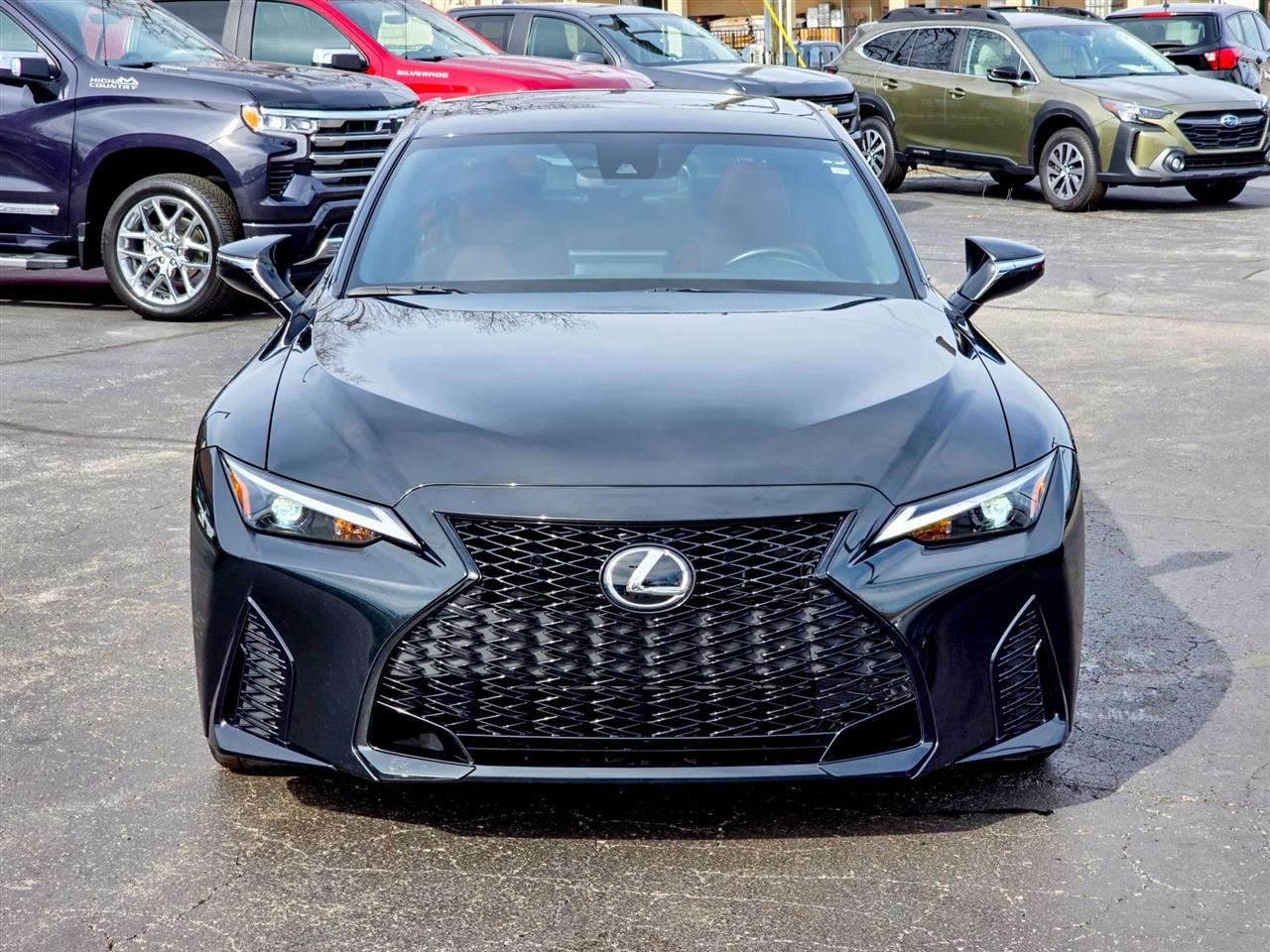 Lexus IS  2025