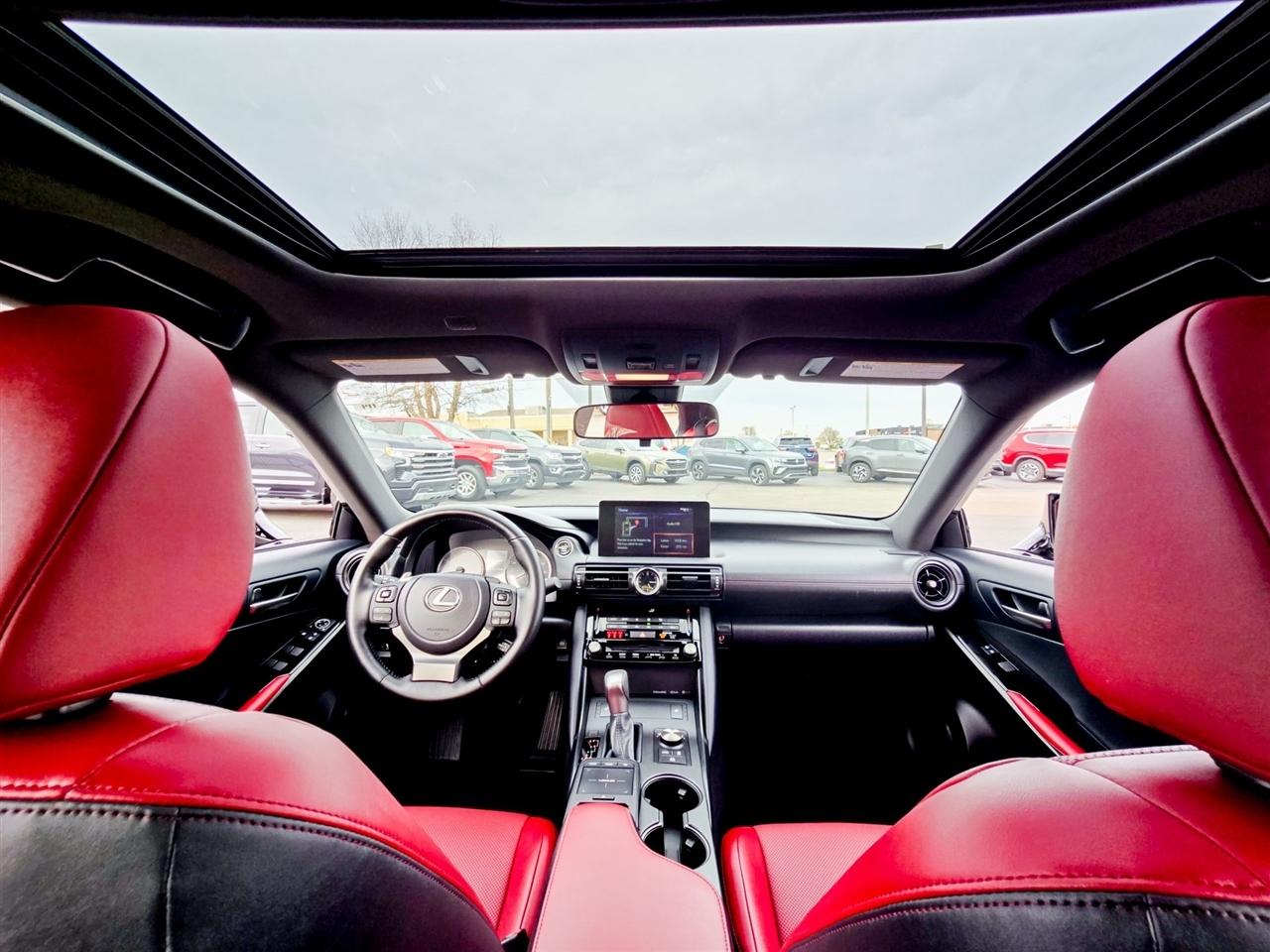Lexus IS 350  2025