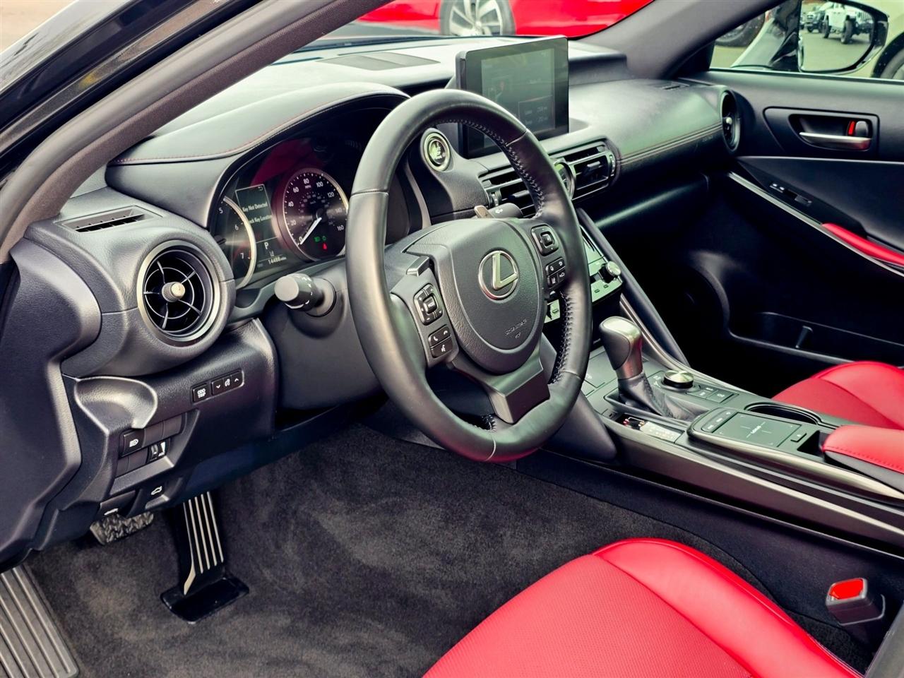 Lexus IS 350  2025