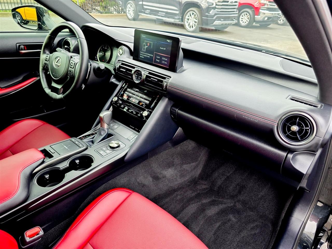 Lexus IS 350  2025