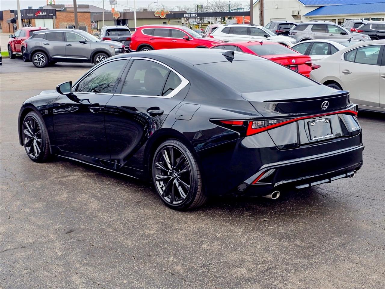 Lexus IS 350  2025