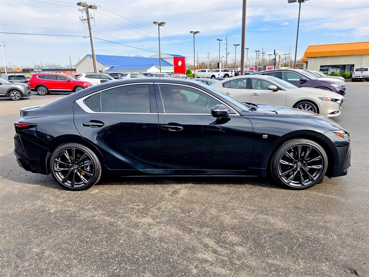 Lexus IS 350  2025