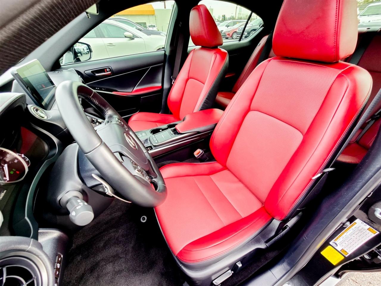 Lexus IS 350  2025