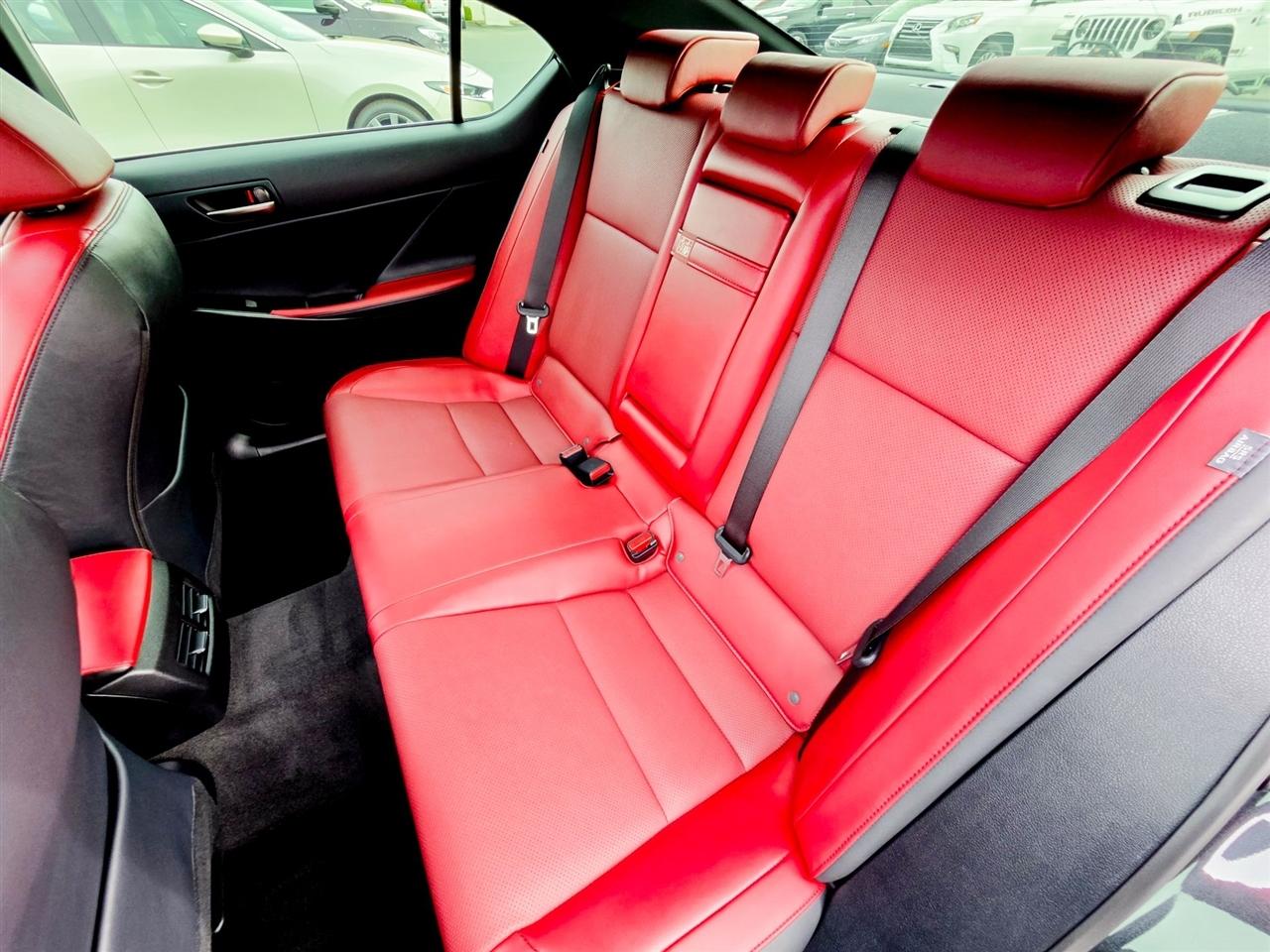 Lexus IS 350  2025